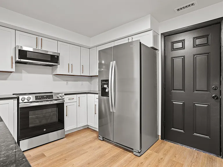 406 Heather St — Photo 17