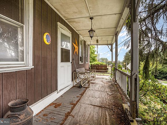 4th image of 2309 Fruitville Pike