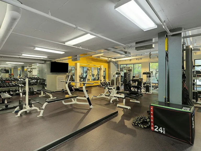 700 Grove St #4V — Photo 18