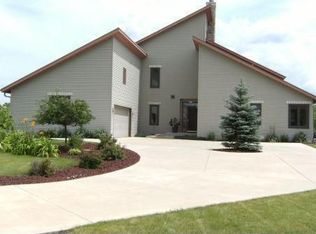 5990 Kelly Ct, New Berlin, WI 53151