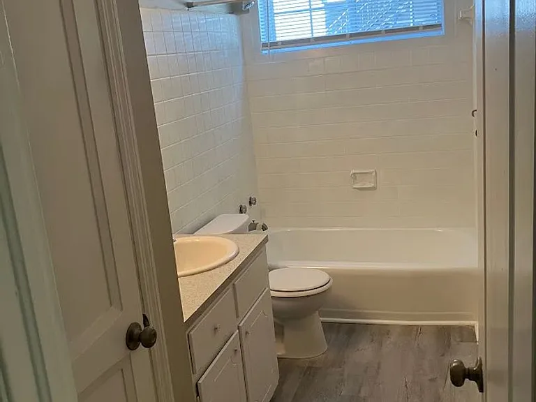 2063 Vineville Ave — Photo 2