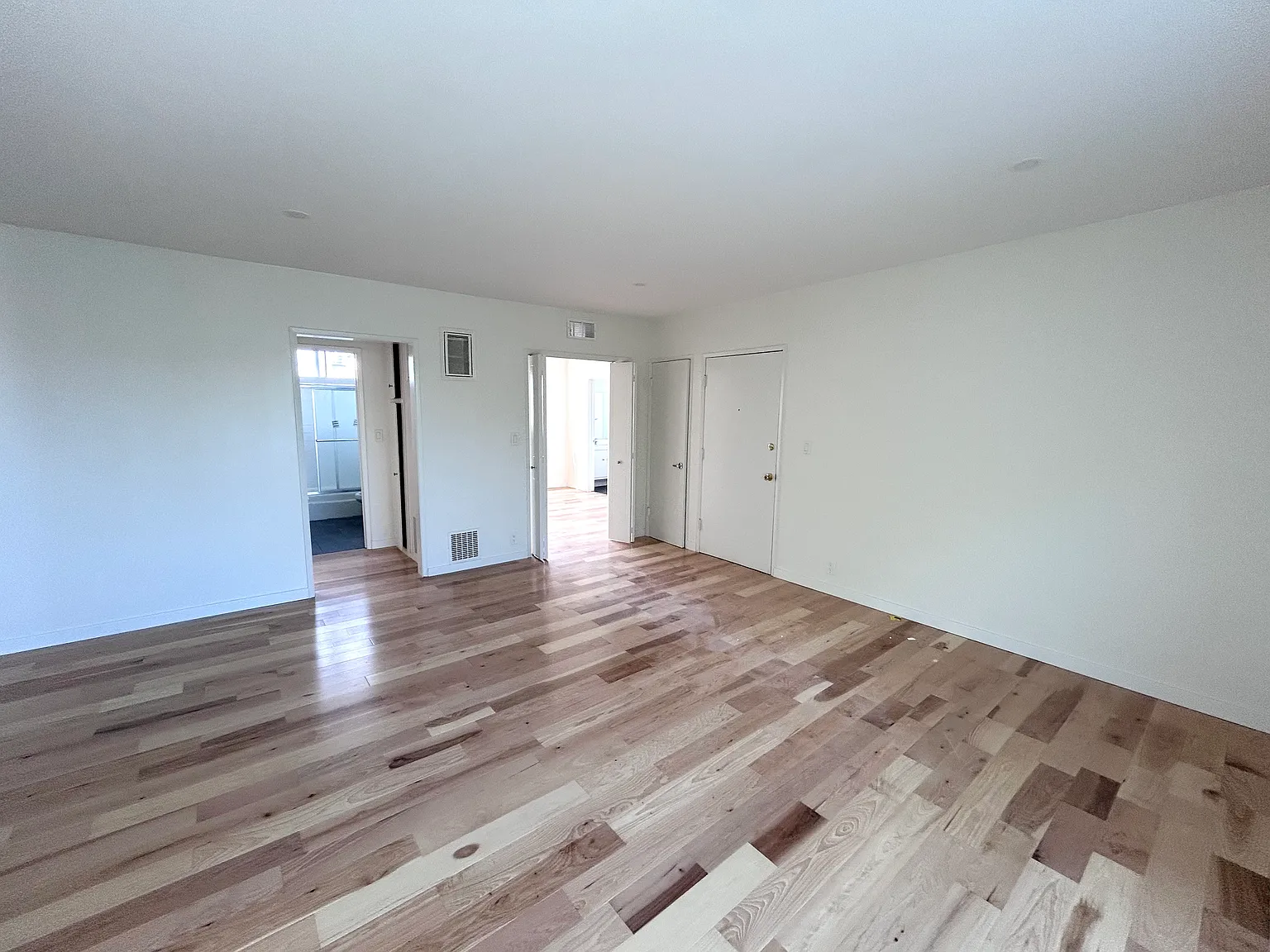 2 bed, 1.5 bath, 850 sqft, $2,950 — Photo 2