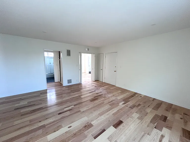 1627 Manning Ave #4 — Photo 2