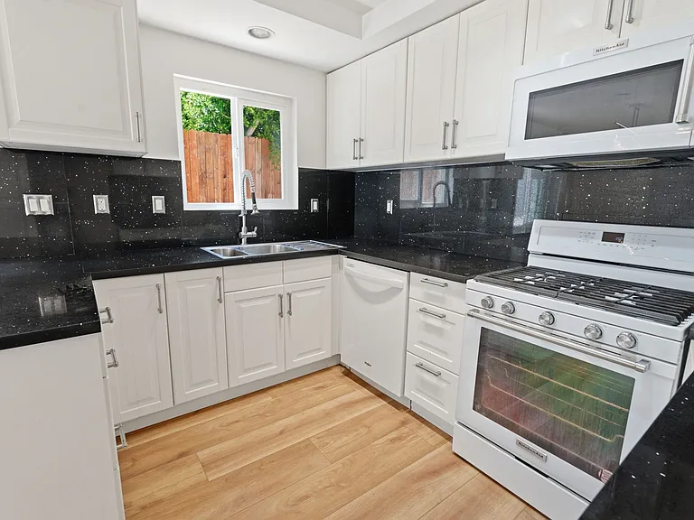 14332 Dickens St #25 — Photo 11