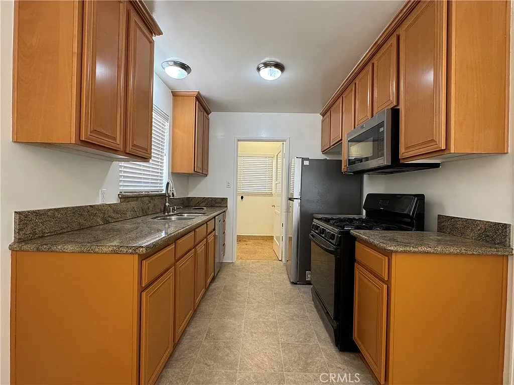 1 bed, 701 sqft, $2,450 — Photo 4