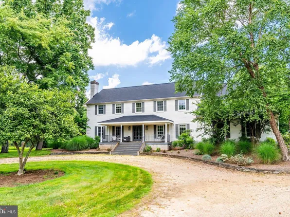 11748 Thomas Ave, Great Falls, VA 22066