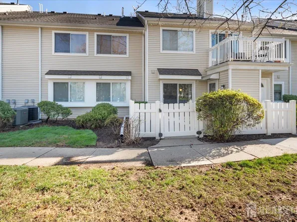 13 Wynwood Dr, Monmouth Junction, NJ 08852