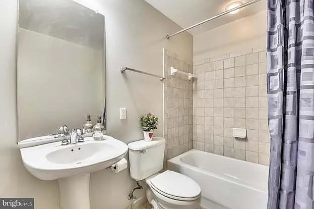 1390 Kenyon St NW #417 — Photo 12