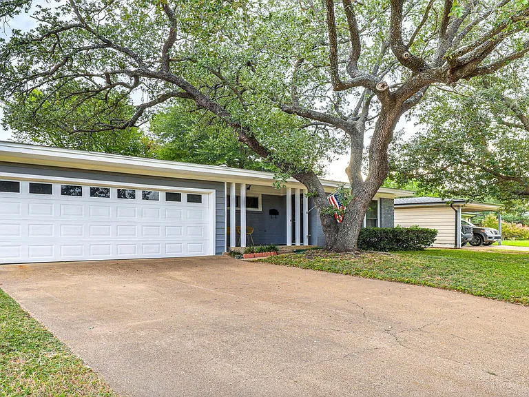 1909 Colony Dr — Photo 26
