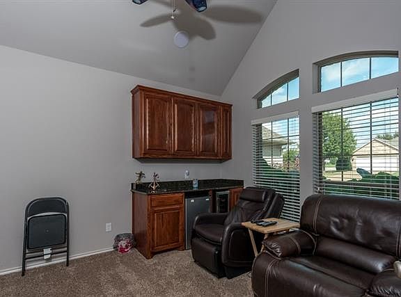5th image of 10821 Eagle Ct