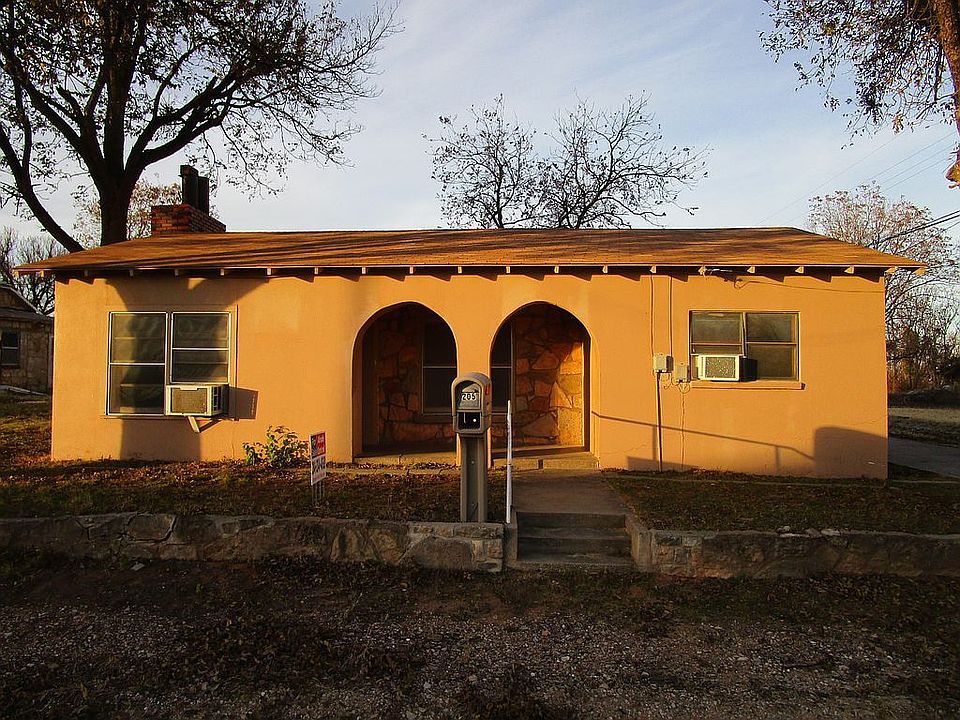 1st image of 205 E Clay St