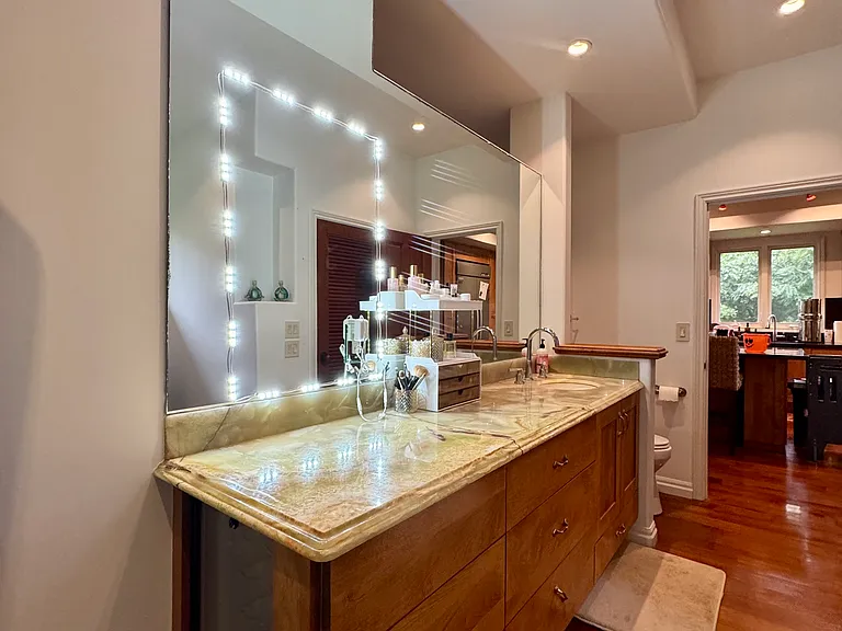 Large Bathroom Upstairs