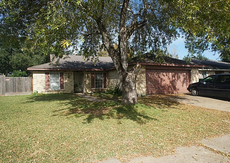 1st image of 13922 Country Manor Dr