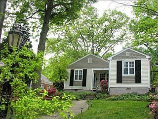 2nd image of 1209 Hill St