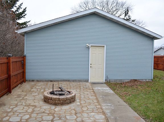 3rd image of 225 Kneale Ave S