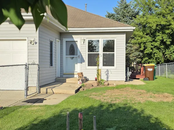 1978 Sheila St, Woodstock, IL 60098