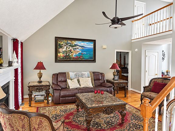 4th image of 1217 Fieldcrest Ln