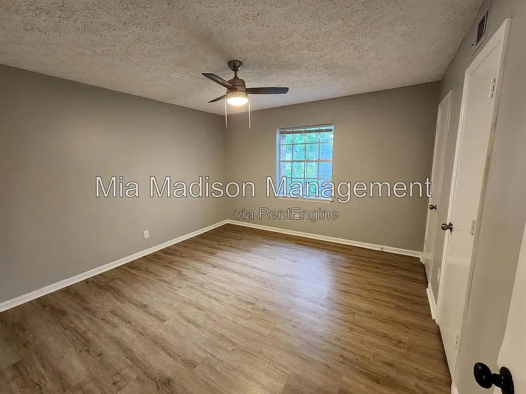 111 E Mell St #5 — Photo 6