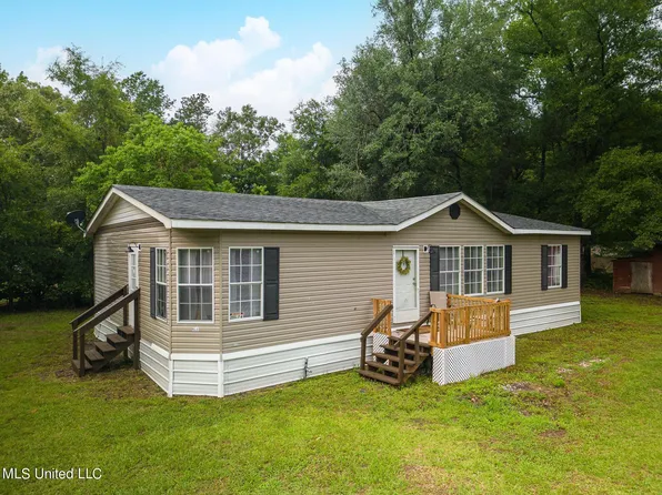 124 Honeysuckle Ln, Lucedale, MS 39452