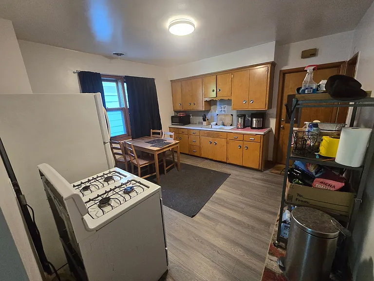 1129 E Meinecke Ave — Photo 2