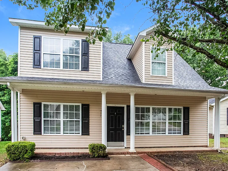 711 Continental Dr — Photo 1