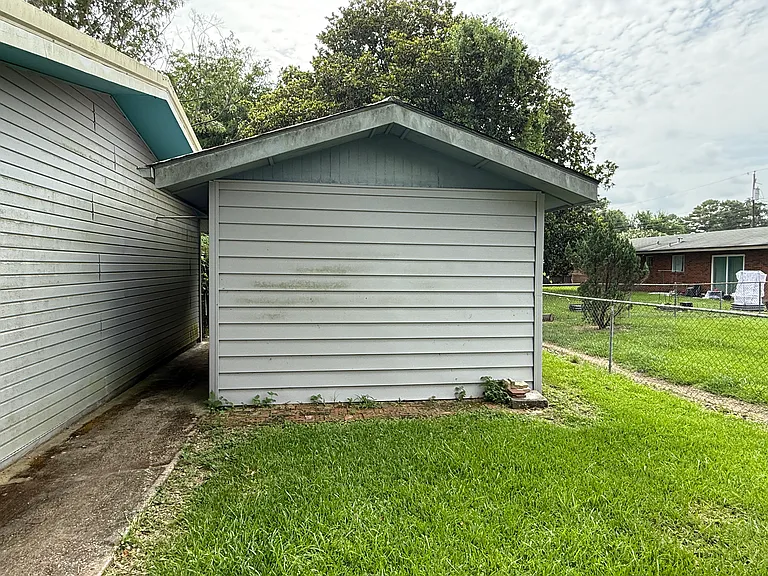 114 Brockton Dr — Photo 9