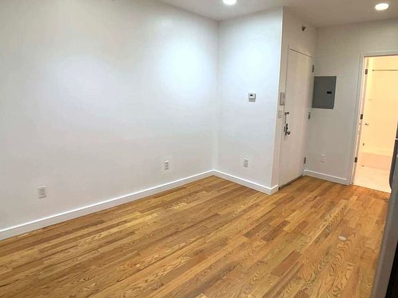5th image of 1347 Greene Ave #3O