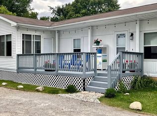 8131 4th St, Onekama, MI 49675