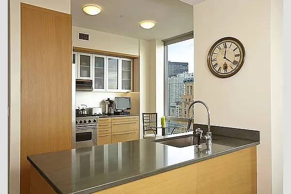 Rented by Douglas Elliman | media 14