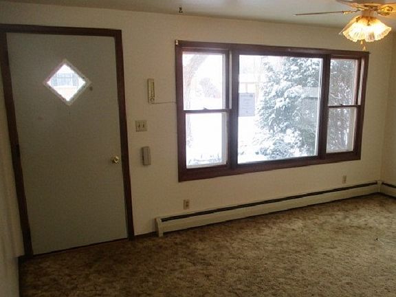3rd image of 957 Mary Ln