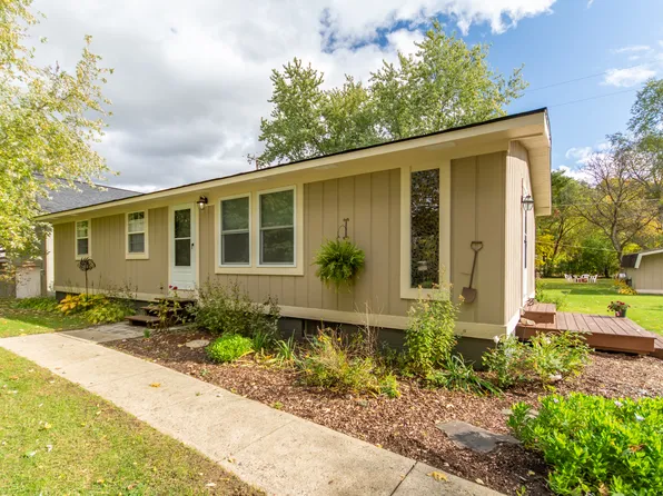 3476 Maple Ridge Ave, Highland, MI 48356