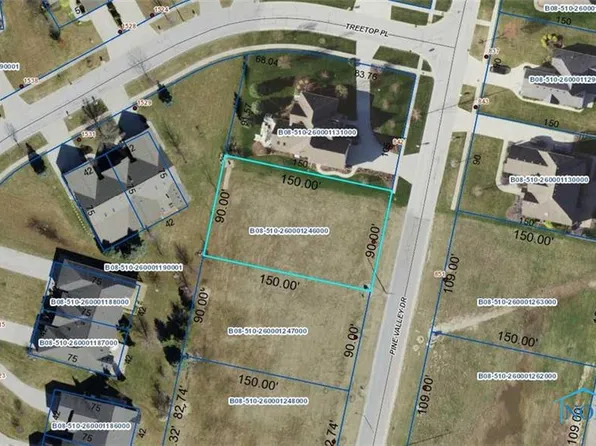 848 Pine Valley Dr, Bowling Green, OH 43402