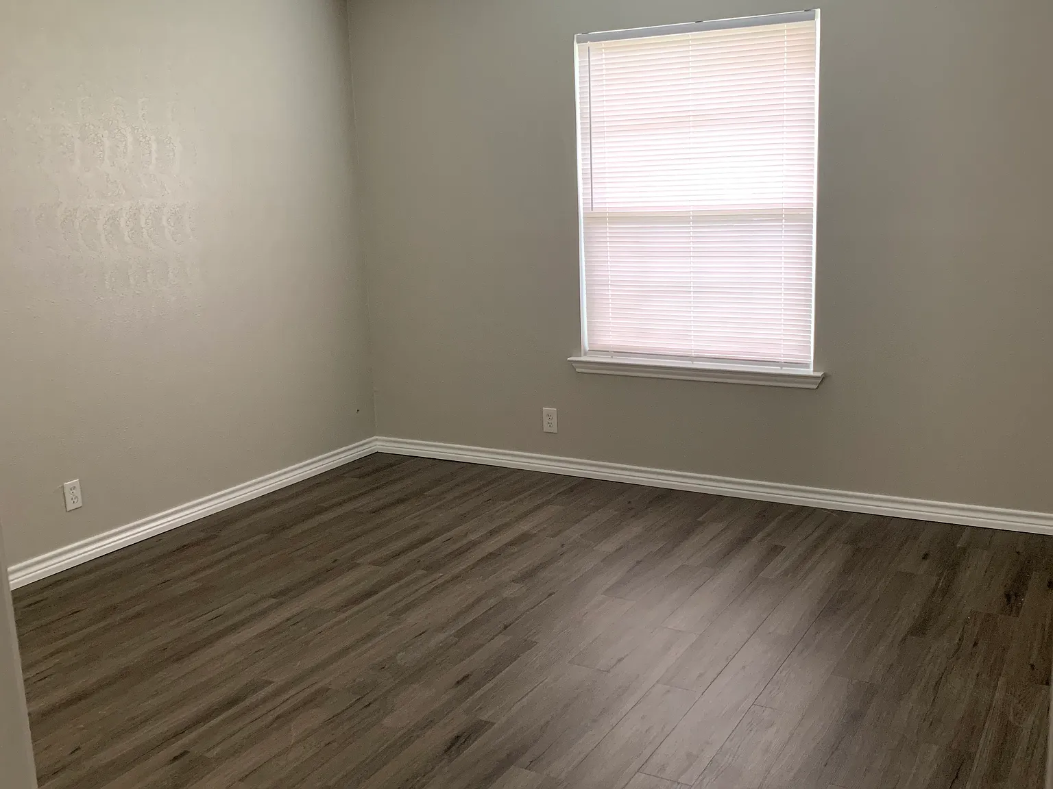 2 bed, 855 sqft, $1,525 — Photo 2