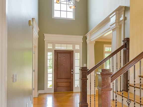 2nd image of 565 Ploughmans Bend Dr