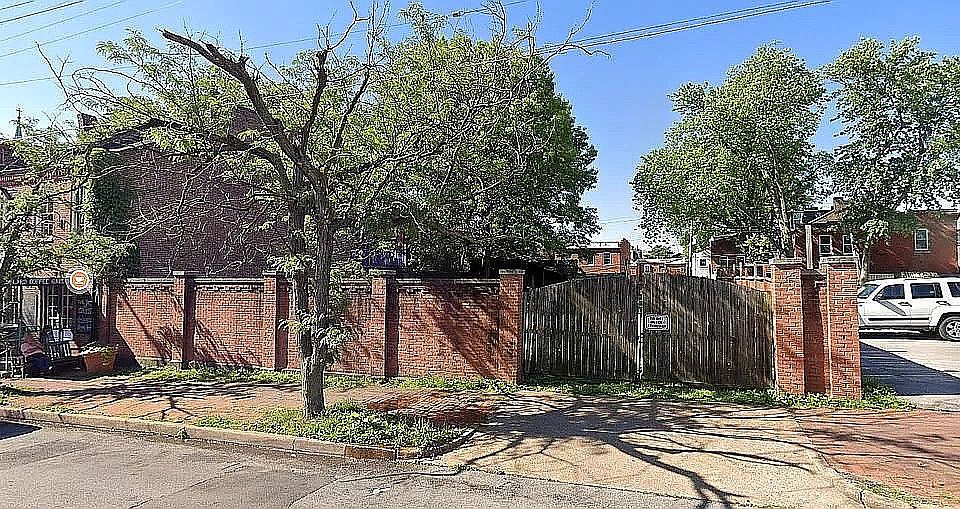 1st image of 912 Geyer Ave