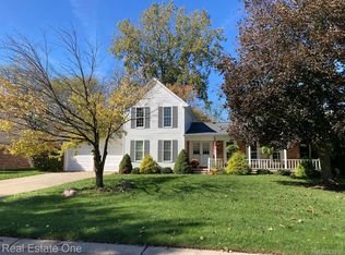 37640 E Meadowhill Dr, Northville, MI 48167
