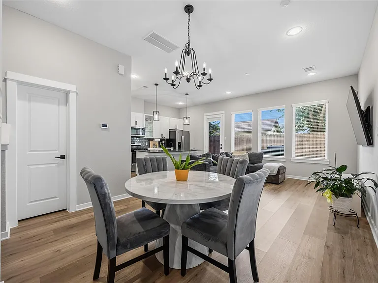 6723 Parker Oaks Ln — Photo 7