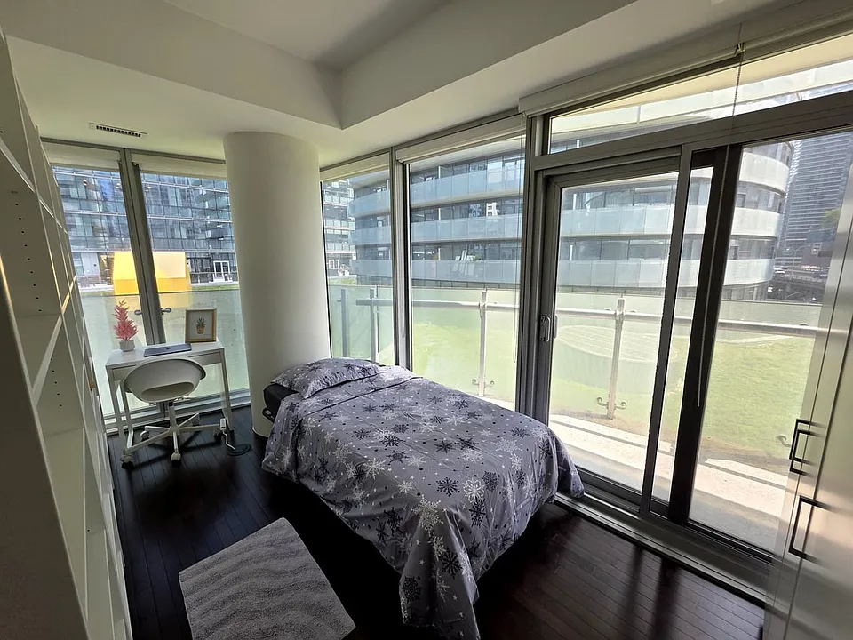 12 York St #310B