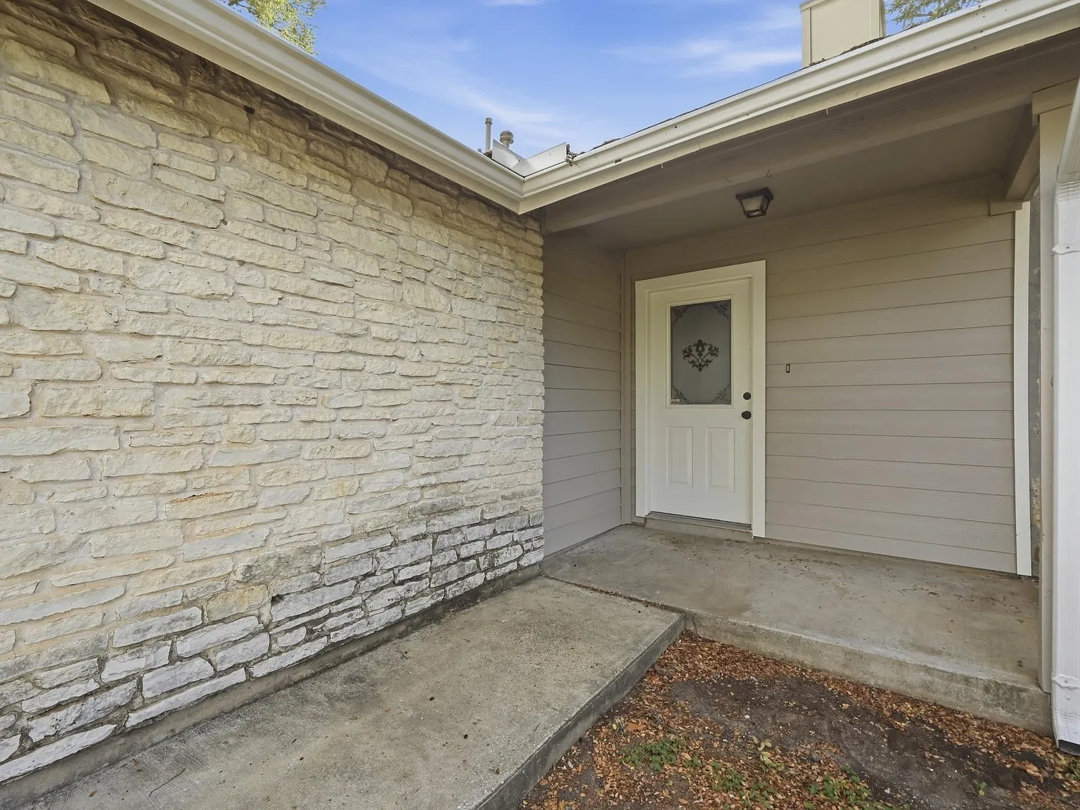 3 bed, 2.0 bath, 1112 sqft, $1,700 — Photo 4