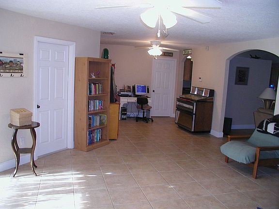 5th image of 345 Barbara Cir