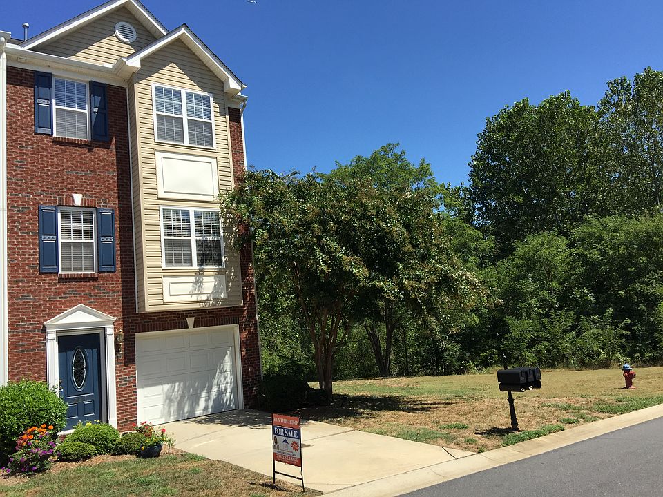 1st image of 221 Langhorne Dr