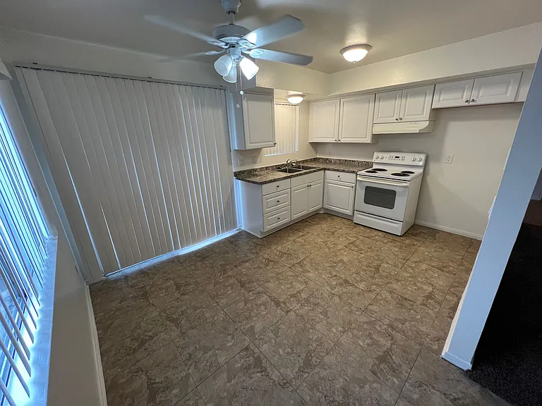 25283 Shepardson Dr — Photo 6