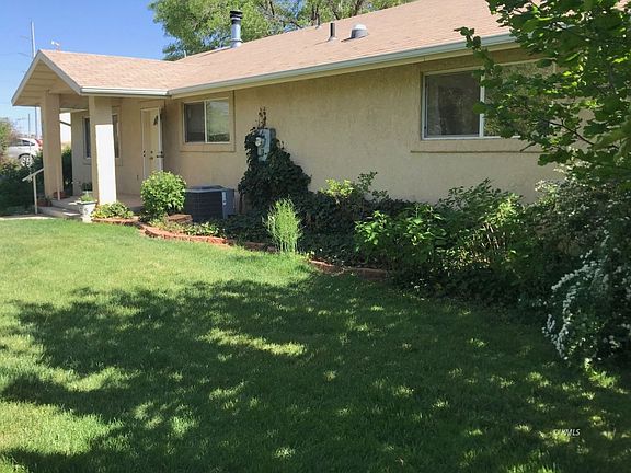 2nd image of 758 E Chinle Dr