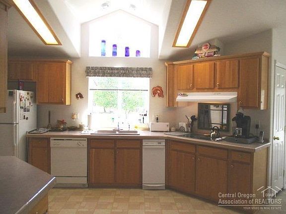 4th image of 12012 Larchwood Dr