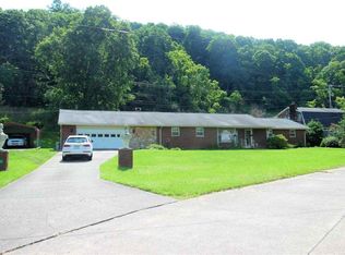 574 Sanns Dr, Lesage, WV 25537