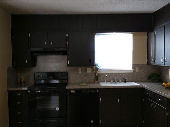 4th image of 1103 Preswick Dr