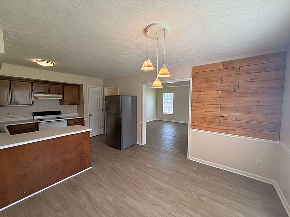 5th image of 406 Hazelwood Dr #B