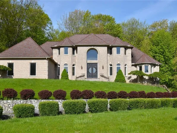 391 Village Dr, Broadview Heights, OH 44147