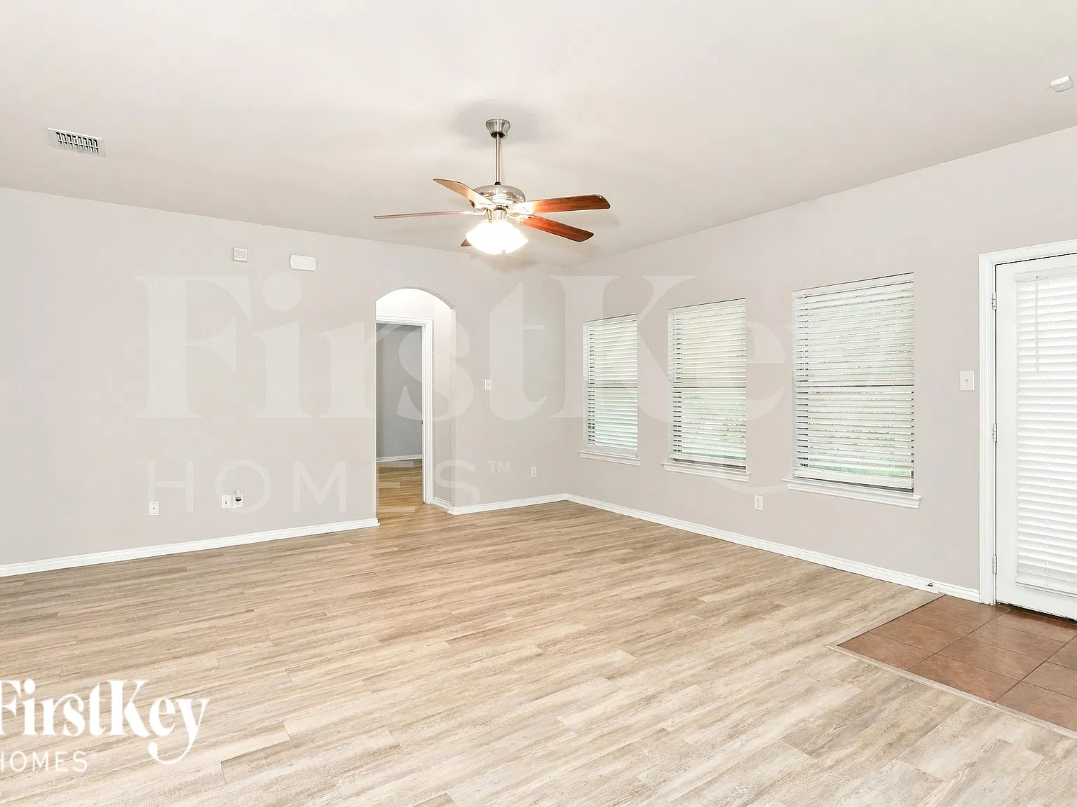 4 bed, 2.0 bath, 2087 sqft, $2,310 — Photo 2