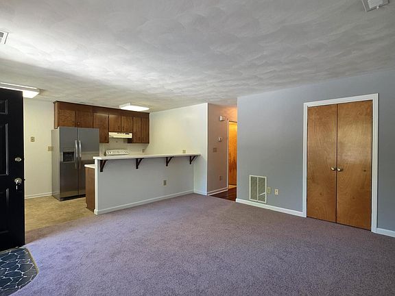 4th image of 803 Roanoke Blvd